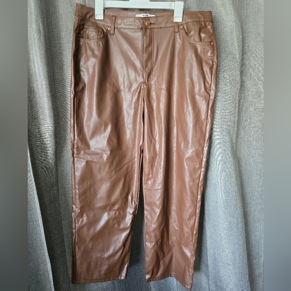 Madden NYC Junior Faux Leather Brown Pants Size 17 High Rise 5-Pockets Straight - Picture 1 of 4
